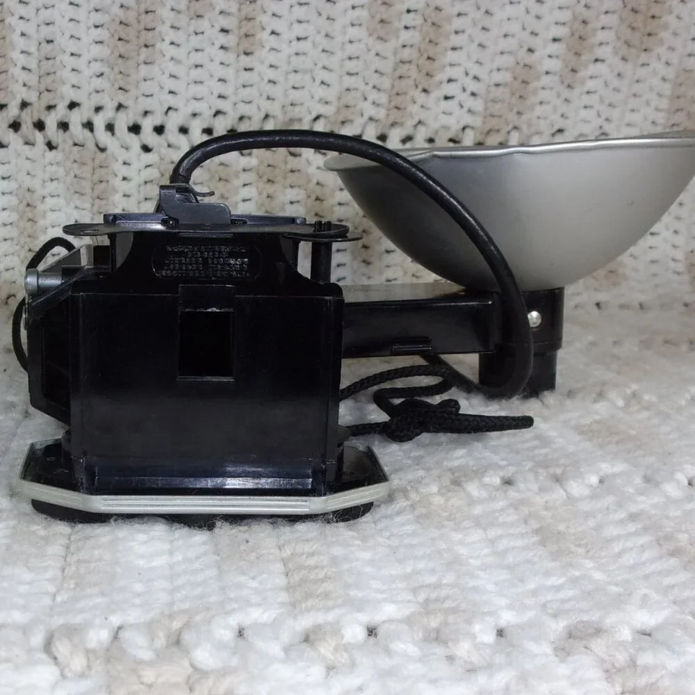VINTAGE EASTMAN KODAK BROWNIE REFLEX SYNCHRO MODEL CAMERA WITH FLASH ATTACHMENT